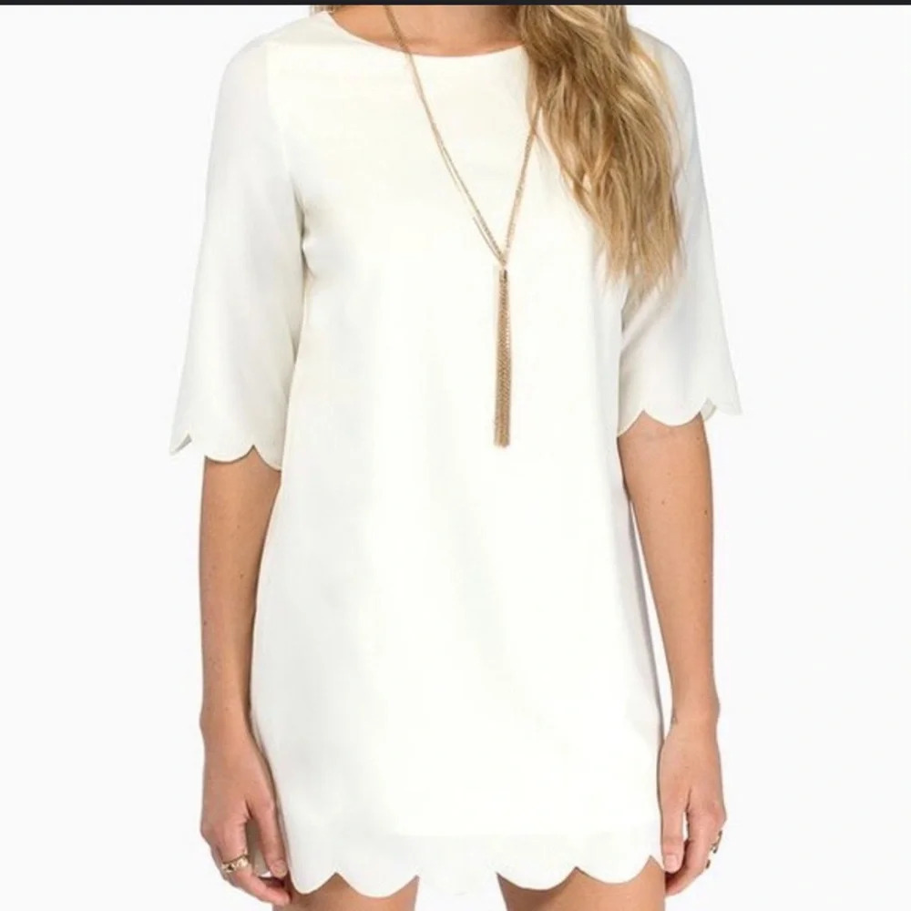 Impeccable pig white scalloped short sleeve dress size small excellent condition